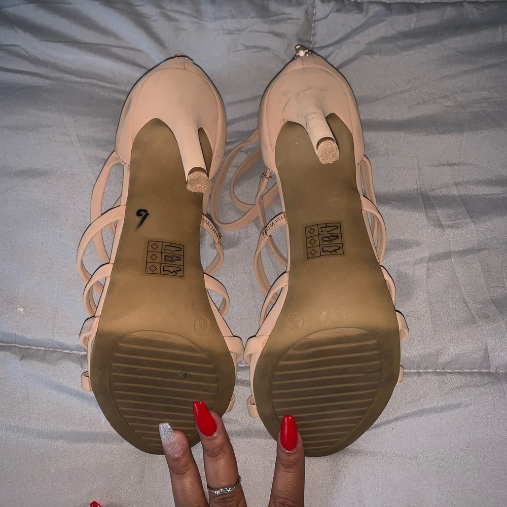 Heels - Picture 3 of 3